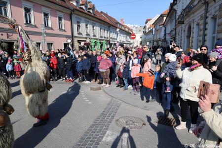 Kamnik so obiskali koranti iz Zamušanov pri Ptuju in v mestno jedro privabili nepregledno množico, željno ogleda tradicionalne pustne šege (39)